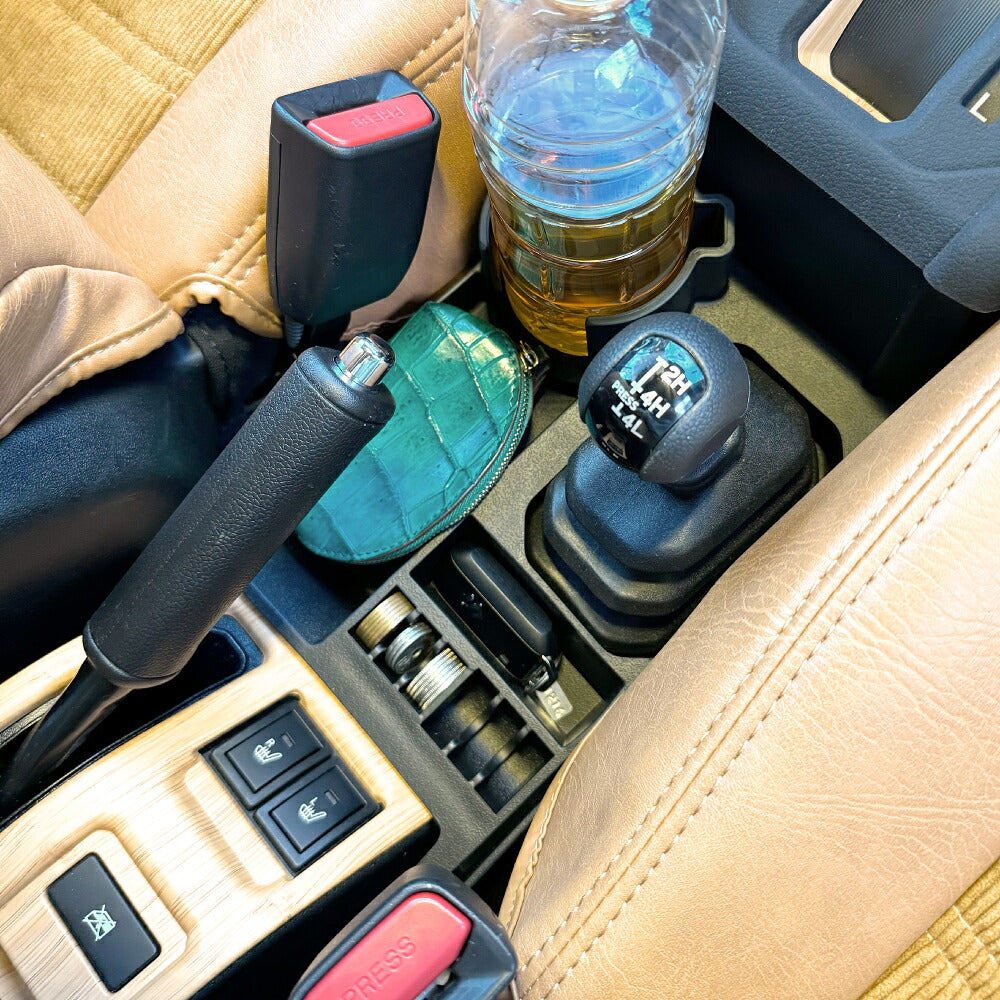 ジムニー JB64W シエラ JB74W ノマドJC74W センターコンソールトレイ ドリンクホルダートレー パーキングブレーキ 前 パーツ 内装 小物入れ 収納ボックス 仕切り ドレスアップ アクセサリー