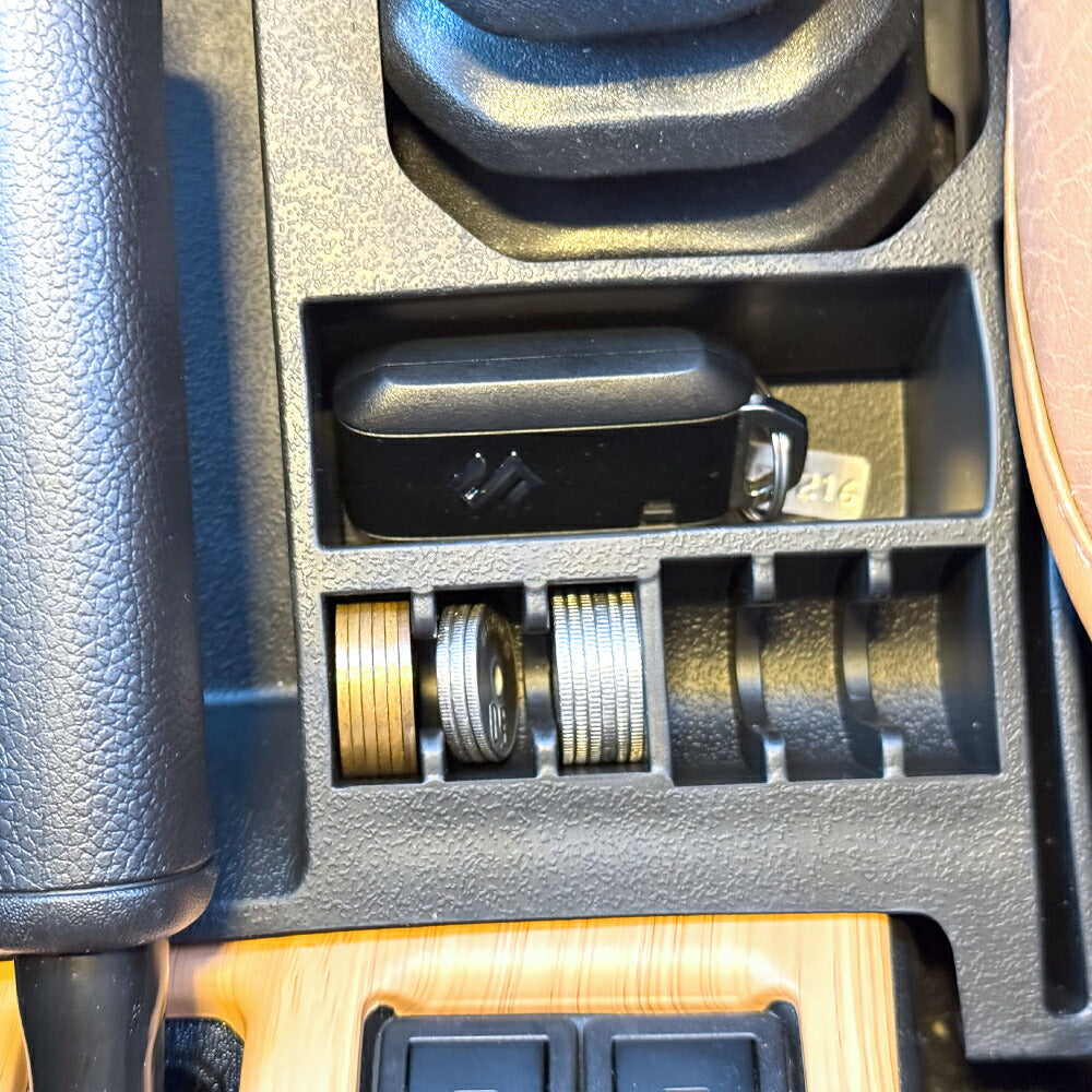 ジムニー JB64W シエラ JB74W ノマドJC74W センターコンソールトレイ ドリンクホルダートレー パーキングブレーキ 前 パーツ 内装 小物入れ 収納ボックス 仕切り ドレスアップ アクセサリー